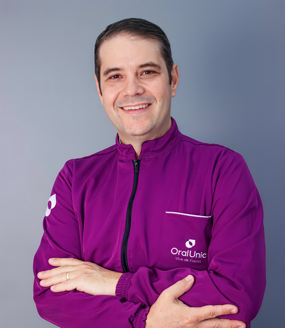 Dr. Marcelo Estrada, responsável pelos tratamentos de implante da Oral Unic Naviraí