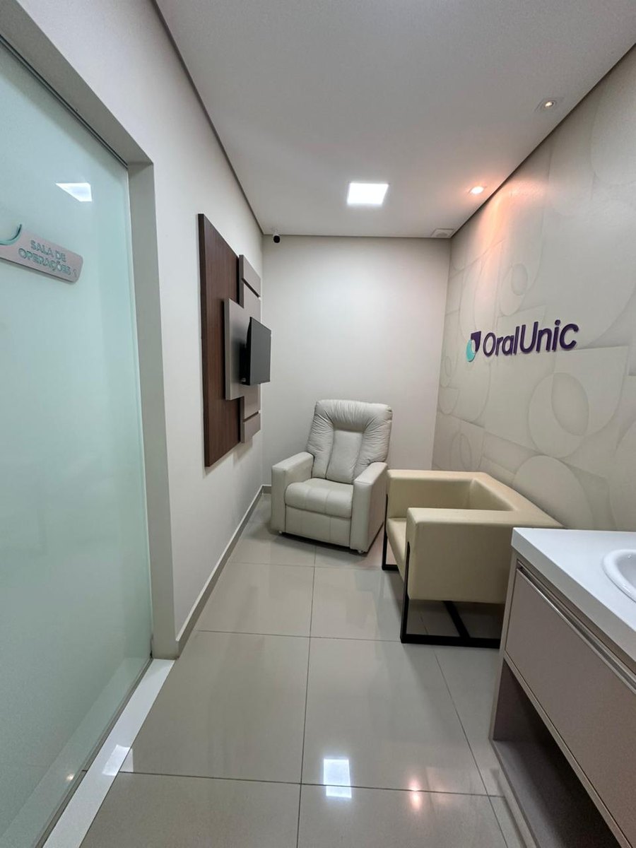 Sala de descanso com poltrona reclinável da Oral Unic Naviraí